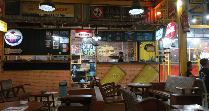 Pergi ke Cafe Bukit Bintang atau Gresik Seru