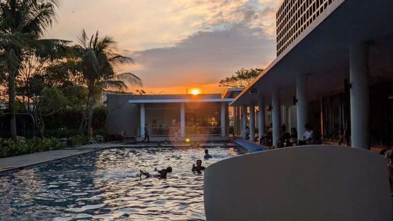 Kolam Renang Clubhouse CLUE