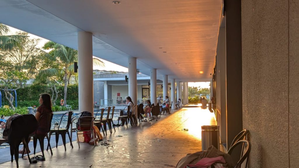 Kolam Renang di Clubhouse CitraLand Utara Surabaya - CLUE
