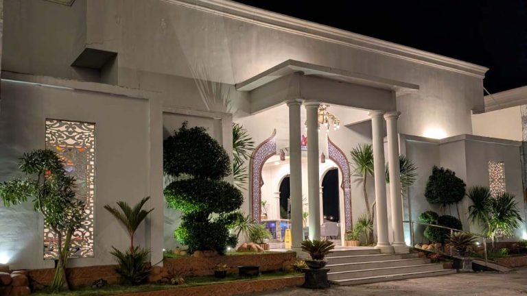 D Girijati Hotel & Resort